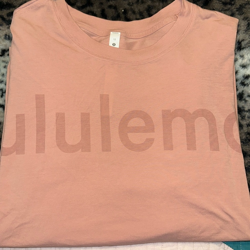 Lululemon graphic t shirt